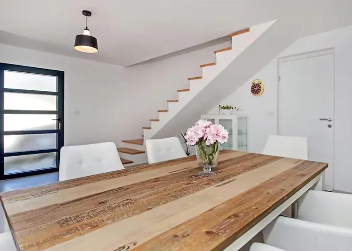 Amazing In Feriehus Barban